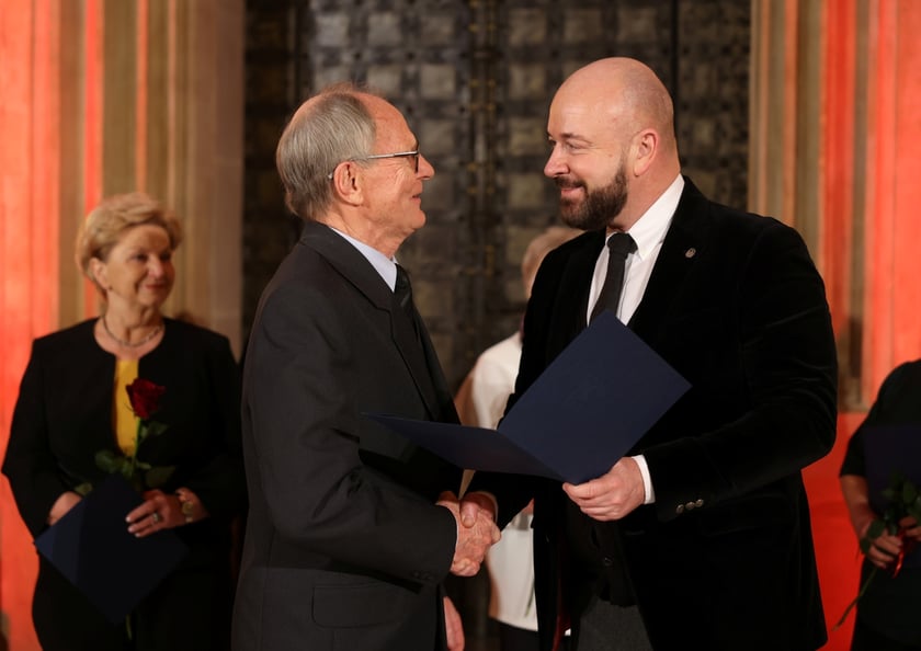 Uroczystość we wrocławskim starym Ratuszu, podczas której podziękowania za pracę na rzecz seniorów odebrało ponad 30 zaangażowanych społecznie wrocławian i wrocławianek.