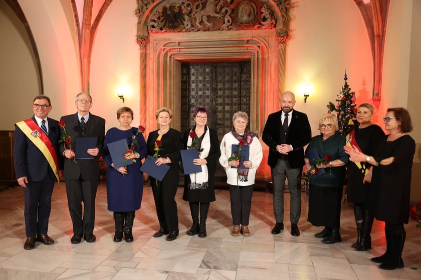 Uroczystość we wrocławskim starym Ratuszu, podczas której podziękowania za pracę na rzecz seniorów odebrało ponad 30 zaangażowanych społecznie wrocławian i wrocławianek.