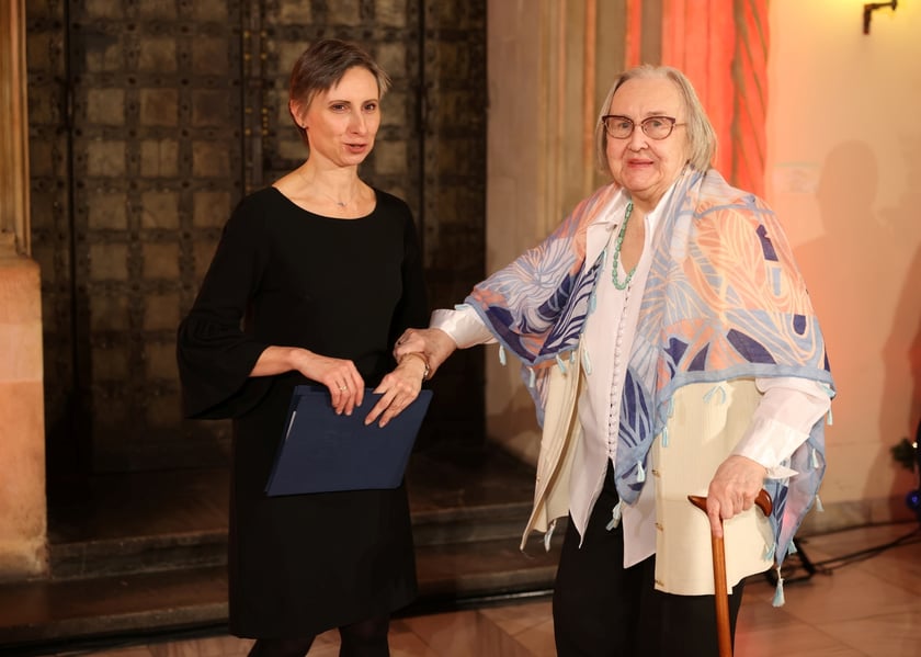 Uroczystość we wrocławskim starym Ratuszu, podczas której podziękowania za pracę na rzecz seniorów odebrało ponad 30 zaangażowanych społecznie wrocławian i wrocławianek.