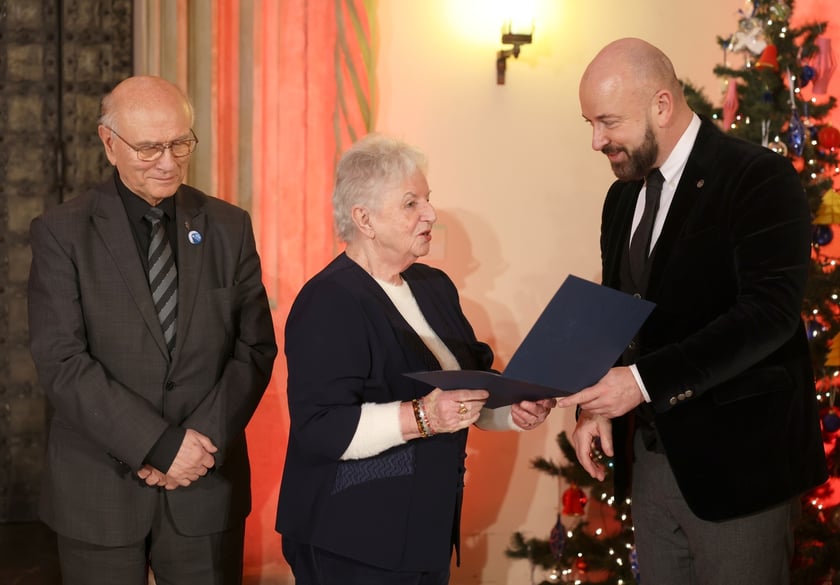 Uroczystość we wrocławskim starym Ratuszu, podczas której podziękowania za pracę na rzecz seniorów odebrało ponad 30 zaangażowanych społecznie wrocławian i wrocławianek.