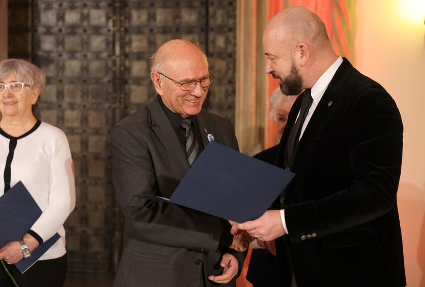 Uroczystość we wrocławskim starym Ratuszu, podczas której podziękowania za pracę na rzecz seniorów odebrało ponad 30 zaangażowanych społecznie wrocławian i wrocławianek.