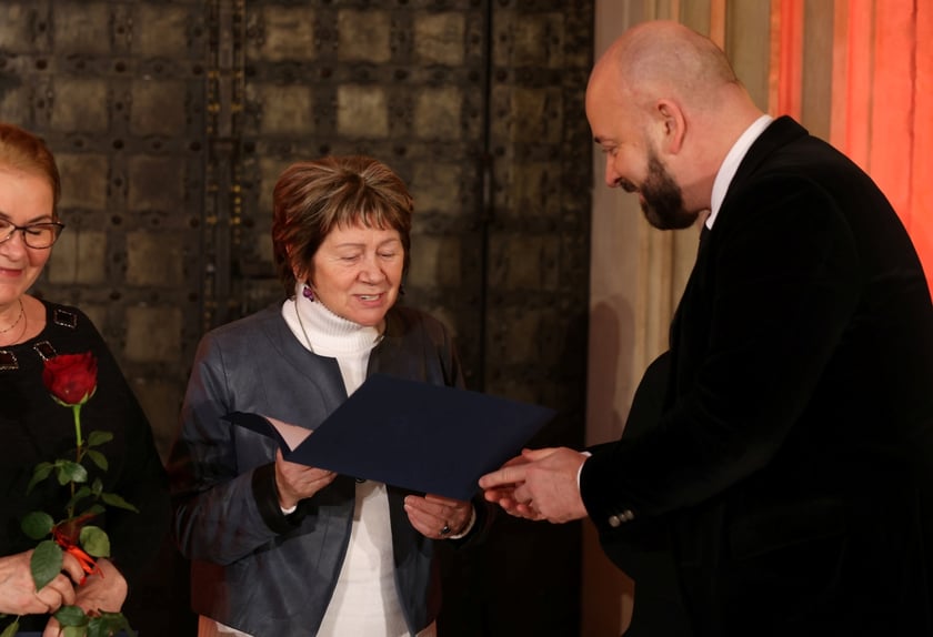 Uroczystość we wrocławskim starym Ratuszu, podczas której podziękowania za pracę na rzecz seniorów odebrało ponad 30 zaangażowanych społecznie wrocławian i wrocławianek.