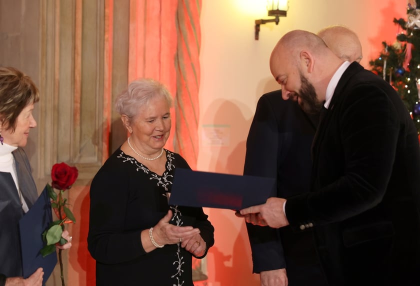 Uroczystość we wrocławskim starym Ratuszu, podczas której podziękowania za pracę na rzecz seniorów odebrało ponad 30 zaangażowanych społecznie wrocławian i wrocławianek.