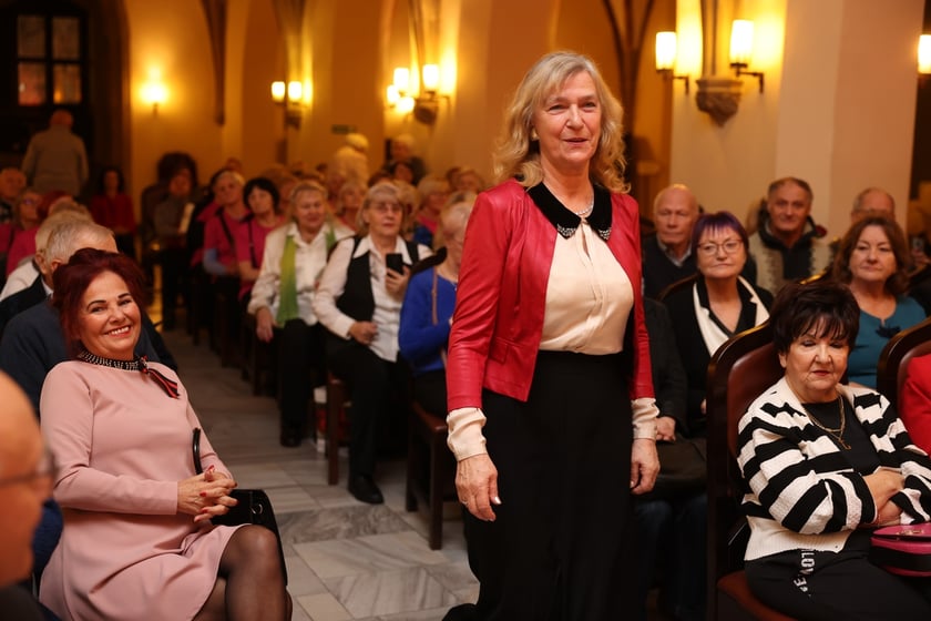 Uroczystość we wrocławskim starym Ratuszu, podczas której podziękowania za pracę na rzecz seniorów odebrało ponad 30 zaangażowanych społecznie wrocławian i wrocławianek.
