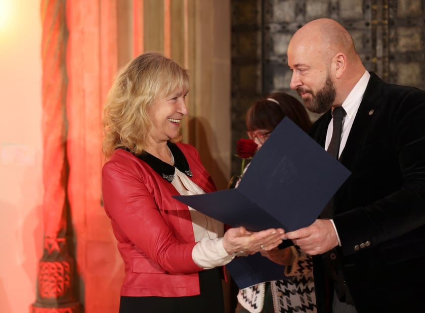 Uroczystość we wrocławskim starym Ratuszu, podczas której podziękowania za pracę na rzecz seniorów odebrało ponad 30 zaangażowanych społecznie wrocławian i wrocławianek.