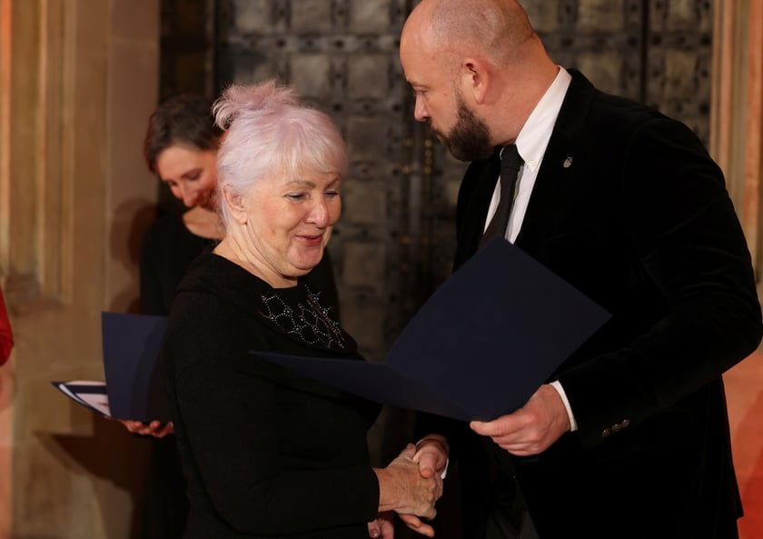 Uroczystość we wrocławskim starym Ratuszu, podczas której podziękowania za pracę na rzecz seniorów odebrało ponad 30 zaangażowanych społecznie wrocławian i wrocławianek.