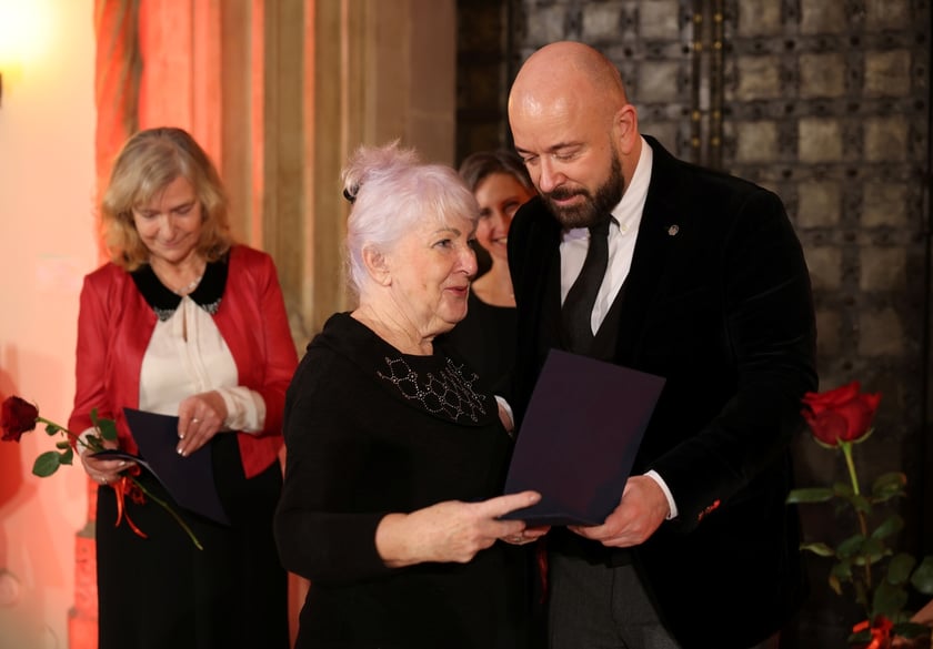 Uroczystość we wrocławskim starym Ratuszu, podczas której podziękowania za pracę na rzecz seniorów odebrało ponad 30 zaangażowanych społecznie wrocławian i wrocławianek.