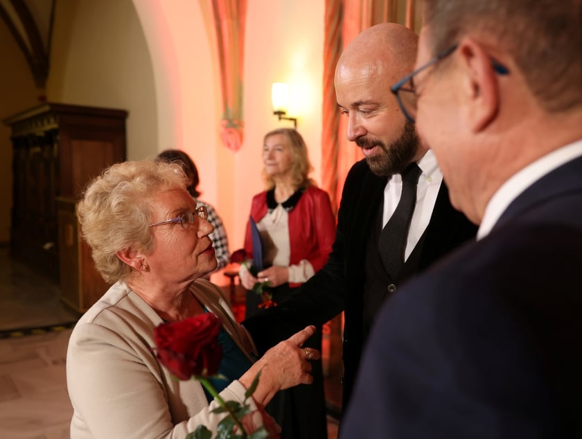 Uroczystość we wrocławskim starym Ratuszu, podczas której podziękowania za pracę na rzecz seniorów odebrało ponad 30 zaangażowanych społecznie wrocławian i wrocławianek.