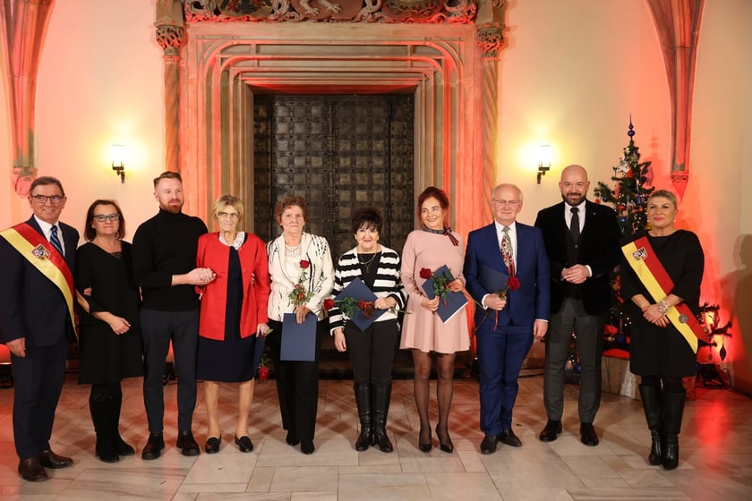Uroczystość we wrocławskim starym Ratuszu, podczas której podziękowania za pracę na rzecz seniorów odebrało ponad 30 zaangażowanych społecznie wrocławian i wrocławianek.