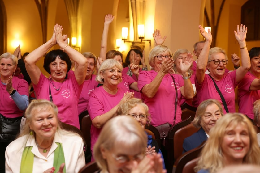 Uroczystość we wrocławskim starym Ratuszu, podczas której podziękowania za pracę na rzecz seniorów odebrało ponad 30 zaangażowanych społecznie wrocławian i wrocławianek.