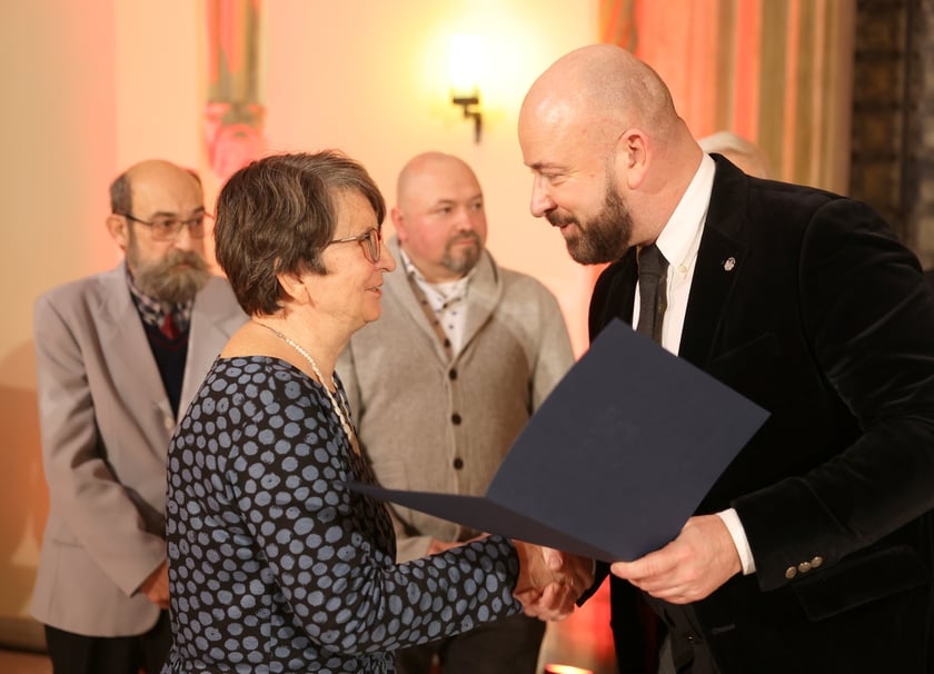 Uroczystość we wrocławskim starym Ratuszu, podczas której podziękowania za pracę na rzecz seniorów odebrało ponad 30 zaangażowanych społecznie wrocławian i wrocławianek.