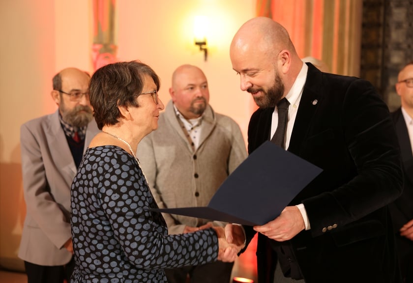 Uroczystość we wrocławskim starym Ratuszu, podczas której podziękowania za pracę na rzecz seniorów odebrało ponad 30 zaangażowanych społecznie wrocławian i wrocławianek.