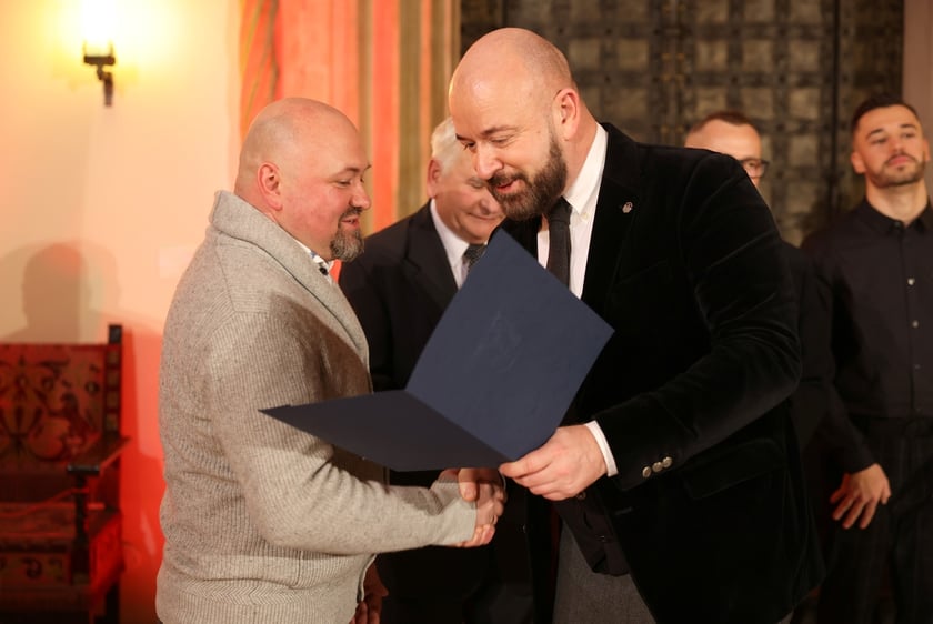 Uroczystość we wrocławskim starym Ratuszu, podczas której podziękowania za pracę na rzecz seniorów odebrało ponad 30 zaangażowanych społecznie wrocławian i wrocławianek.