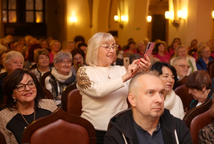 Uroczystość we wrocławskim starym Ratuszu, podczas której podziękowania za pracę na rzecz seniorów odebrało ponad 30 zaangażowanych społecznie wrocławian i wrocławianek.