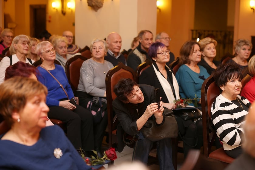 Uroczystość we wrocławskim starym Ratuszu, podczas której podziękowania za pracę na rzecz seniorów odebrało ponad 30 zaangażowanych społecznie wrocławian i wrocławianek.