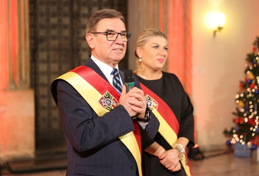 Uroczystość we wrocławskim starym Ratuszu, podczas której podziękowania za pracę na rzecz seniorów odebrało ponad 30 zaangażowanych społecznie wrocławian i wrocławianek.