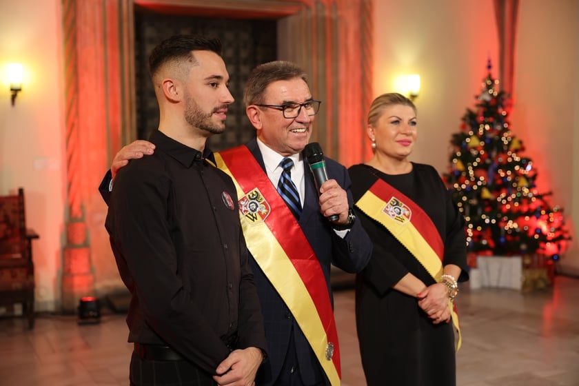 Uroczystość we wrocławskim starym Ratuszu, podczas której podziękowania za pracę na rzecz seniorów odebrało ponad 30 zaangażowanych społecznie wrocławian i wrocławianek.