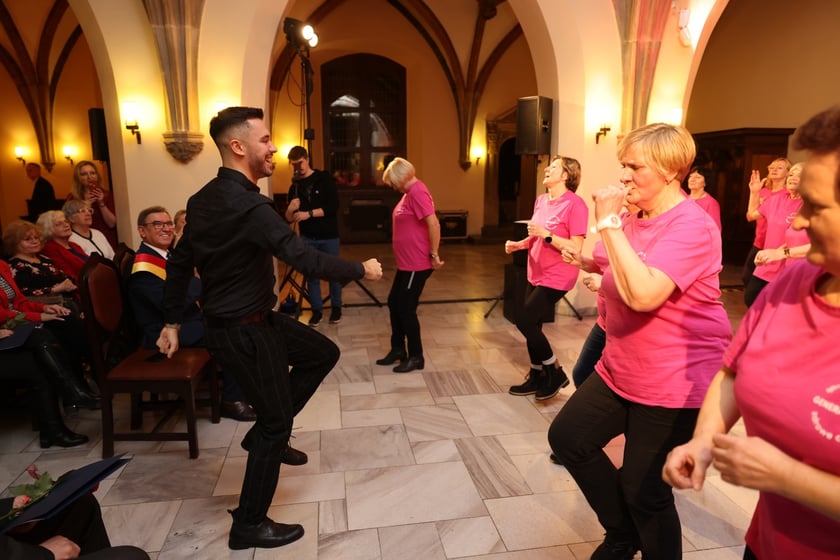 Uroczystość we wrocławskim starym Ratuszu, podczas której podziękowania za pracę na rzecz seniorów odebrało ponad 30 zaangażowanych społecznie wrocławian i wrocławianek.