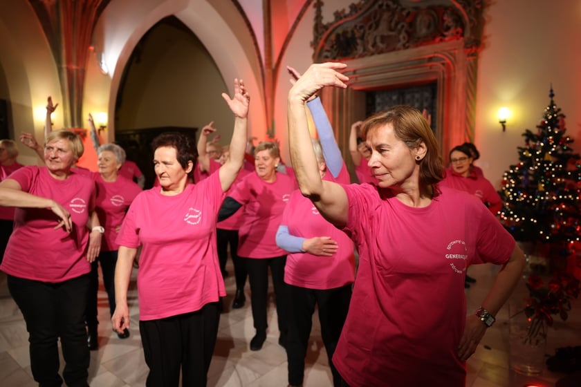 Uroczystość we wrocławskim starym Ratuszu, podczas której podziękowania za pracę na rzecz seniorów odebrało ponad 30 zaangażowanych społecznie wrocławian i wrocławianek.