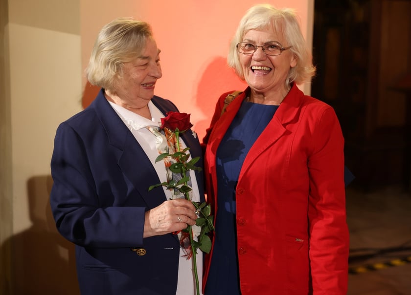 Uroczystość we wrocławskim starym Ratuszu, podczas której podziękowania za pracę na rzecz seniorów odebrało ponad 30 zaangażowanych społecznie wrocławian i wrocławianek.