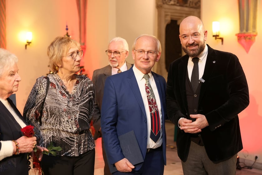 Uroczystość we wrocławskim starym Ratuszu, podczas której podziękowania za pracę na rzecz seniorów odebrało ponad 30 zaangażowanych społecznie wrocławian i wrocławianek.