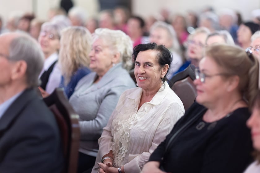 Uroczystość we wrocławskim starym Ratuszu, podczas której podziękowania za pracę na rzecz seniorów odebrało ponad 30 zaangażowanych społecznie wrocławian i wrocławianek.