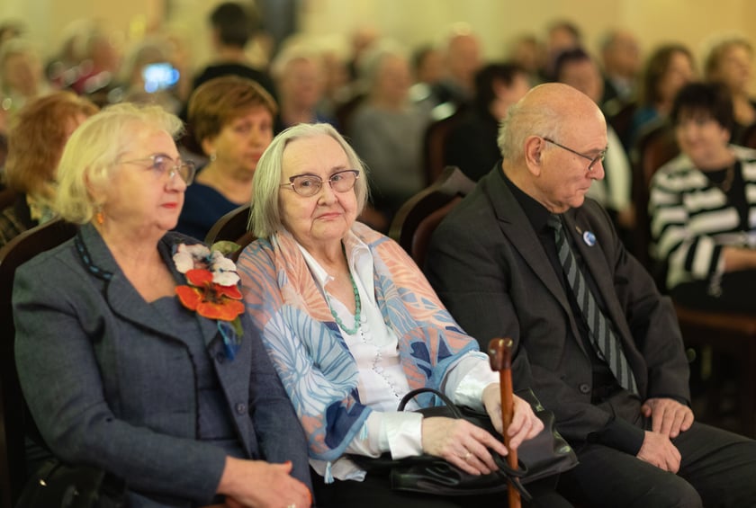 Uroczystość we wrocławskim starym Ratuszu, podczas której podziękowania za pracę na rzecz seniorów odebrało ponad 30 zaangażowanych społecznie wrocławian i wrocławianek.