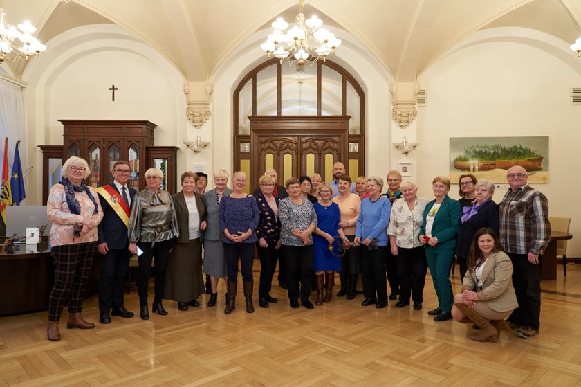 Wizyta seniorów w gabinecie  prezydenta Wrocławia