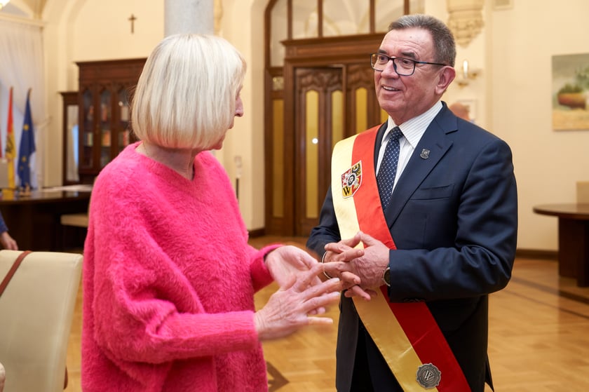 Wizyta seniorów w gabinecie  prezydenta Wrocławia
