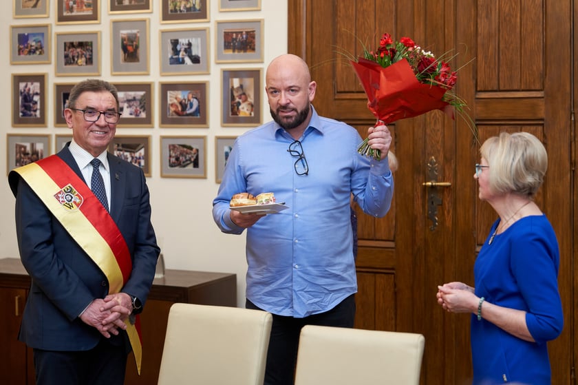 Wizyta seniorów w gabinecie  prezydenta Wrocławia