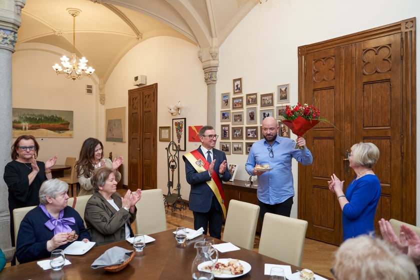 Wizyta seniorów w gabinecie  prezydenta Wrocławia
