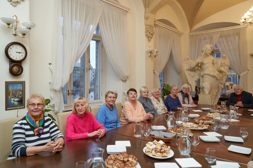 Wizyta seniorów w gabinecie  prezydenta Wrocławia