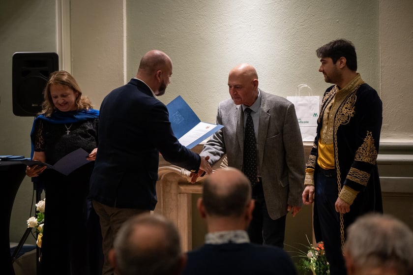 Uroczystość, której gospodarzem był prezydent Wrocławia Jacek Sutryk, była okazją do podziękowania za wkład w rozwój dialogu międzykulturowego we Wrocławiu.