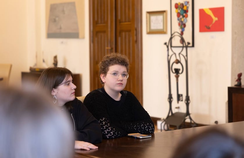 Wizyta młodzieży w gabinecie prezydenta Wrocławia Jacka Sutryka&nbsp;