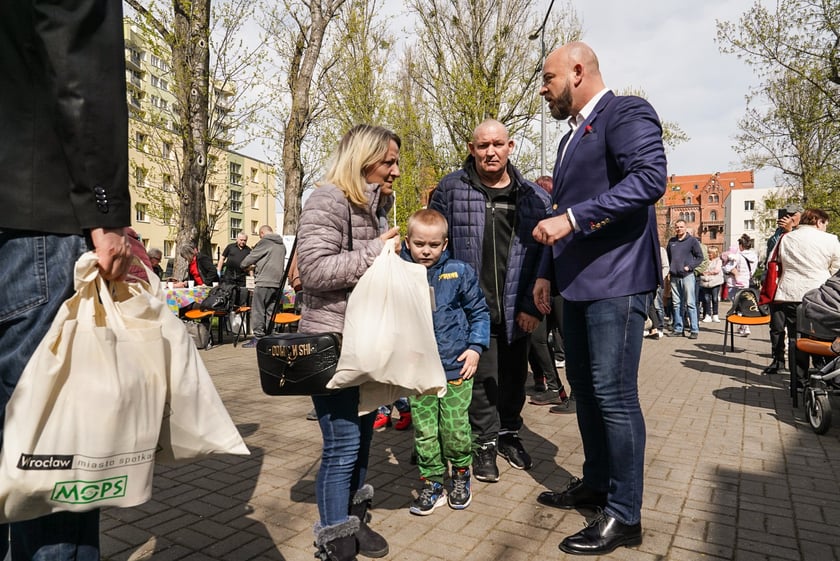 Paczki wielkanocne w domu Na Ciepłej (MOPS), 27 marca 2024 roku