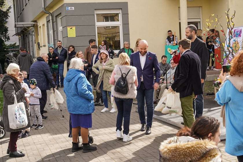 Paczki wielkanocne w domu Na Ciepłej (MOPS), 27 marca 2024 roku