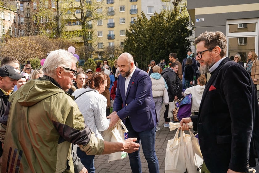Paczki wielkanocne w domu Na Ciepłej (MOPS), 27 marca 2024 roku