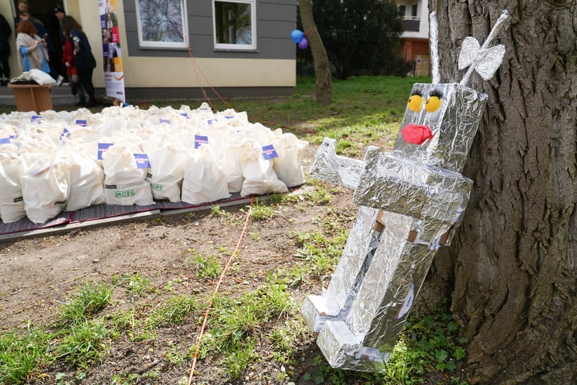 Paczki wielkanocne w domu Na Ciepłej (MOPS), 27 marca 2024 roku