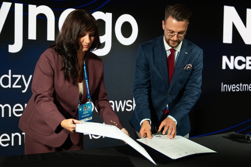 Podpisanie porozumienia między Agencją Rozwoju Aglomeracji Wrocławskiej a NCBR Investment Fund.
