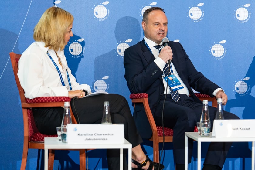 Robert Koszut (z prawej), prezes Dolnośląskiego Fundusz Rozwoju podczas panelu WRO Venture Connect 2.0 na Forum Ekonomicznym,  8 września 2026 r.