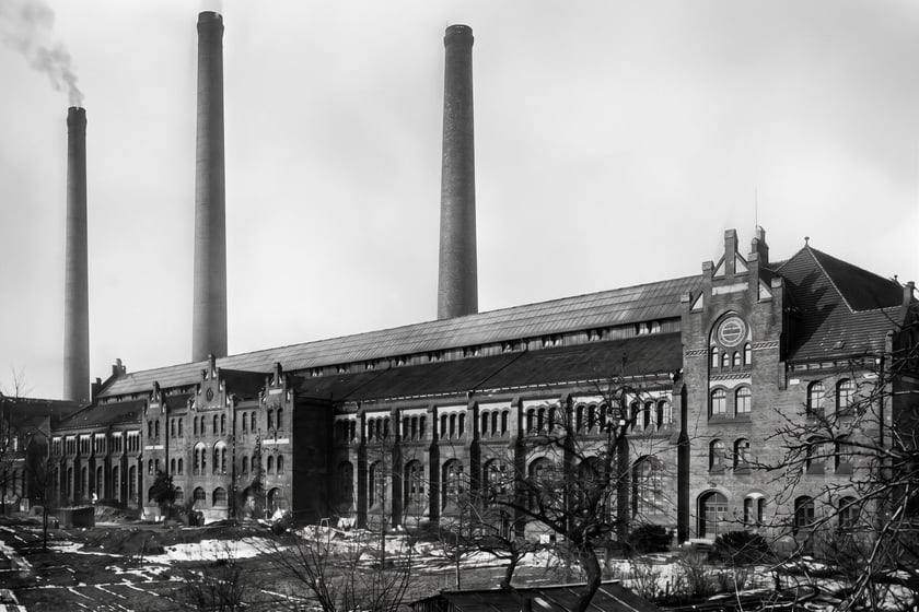 Elektrownia przy ul. Łowieckiej w latach 1920-1923 (jakość zdjęcia poprawiona przy użyciu AI)