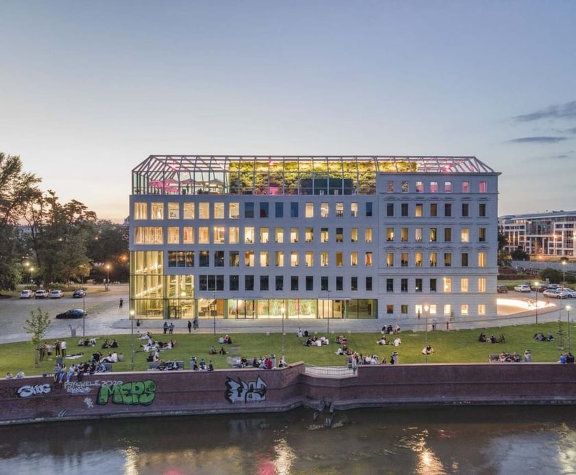 Concordia Design Wrocław na Wyspie Słodowej to nowoczesne centrum kreatywności i biznesu z inkubatorem dla młodych firm i startupów, przestrzenią co-workingową i otwartą strefą kulinarną.