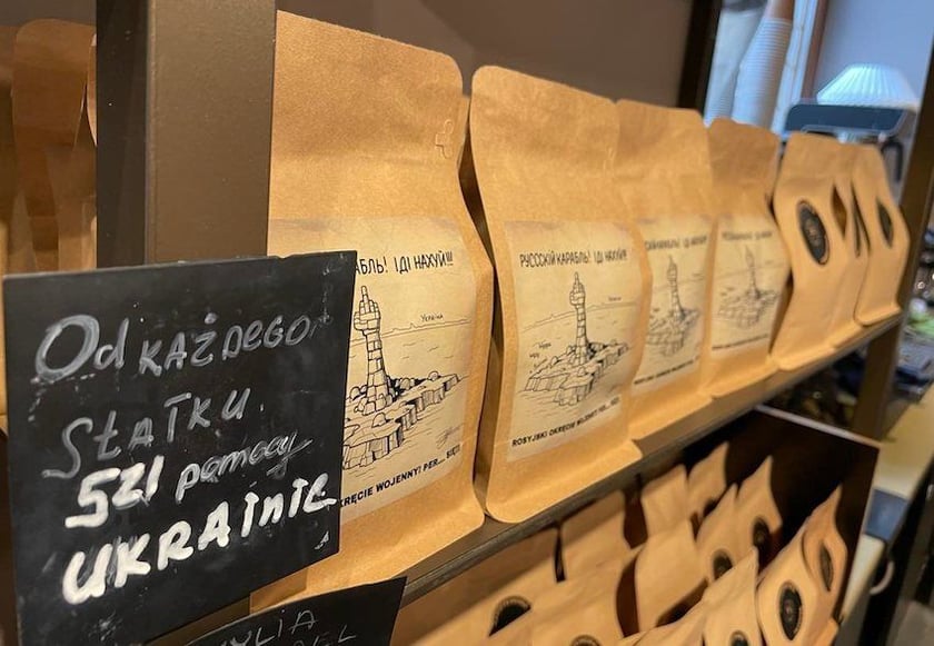 Z sprzedaży każdej paczki kawy 5 zł  jest przeznaczone na rzecz Fundacji Ukraina