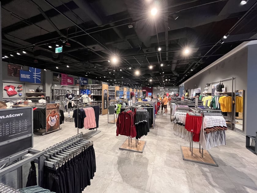 Adidas w centrum handlowym Wrocław Fashion Outlet (dawne Factory) przy ul Granicznej
