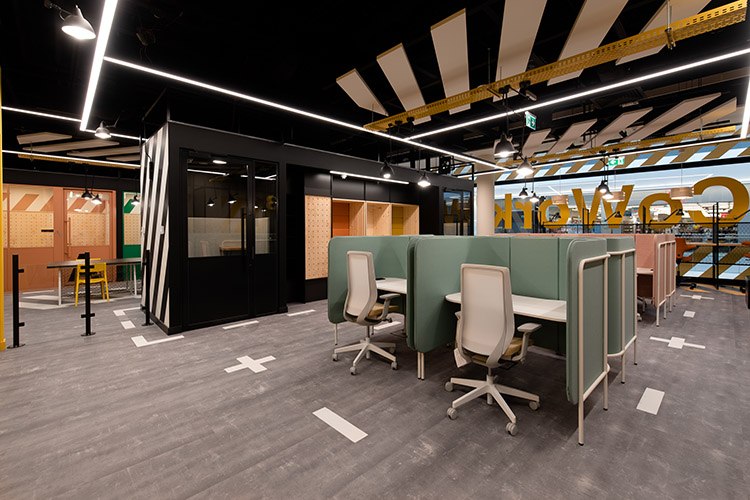 Centrum handlowe Aleja Bielany oferuje biura coworkingowe