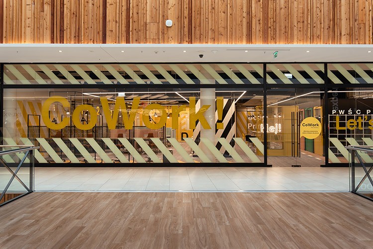 Centrum handlowe Aleja Bielany oferuje biura coworkingowe
