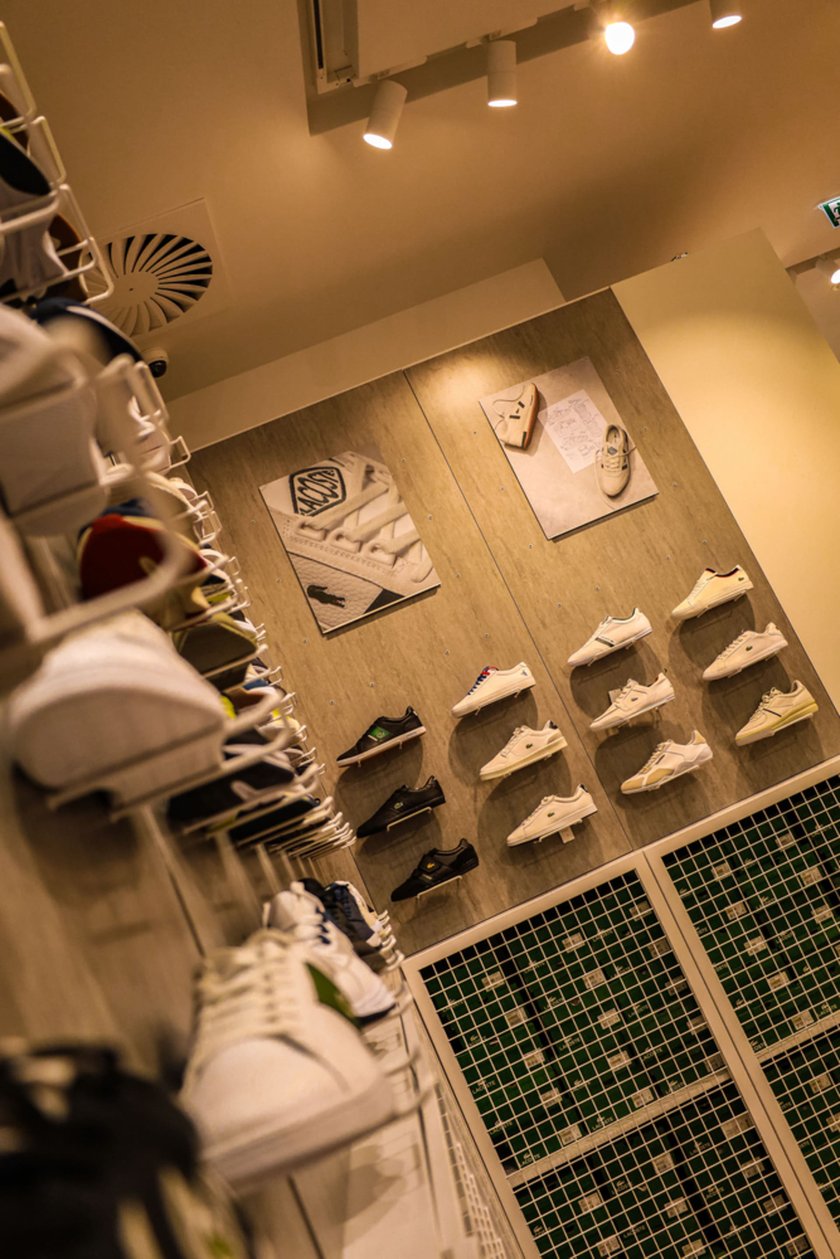 Lacoste w centrum handlowym Wrocław Fashion Outlet (dawne Factory) przy ul Granicznej