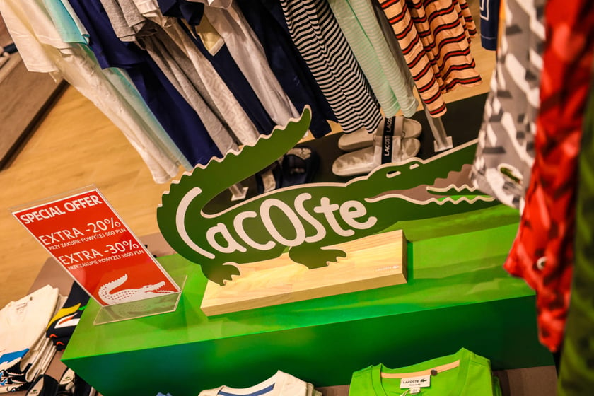 Lacoste w centrum handlowym Wrocław Fashion Outlet (dawne Factory) przy ul Granicznej