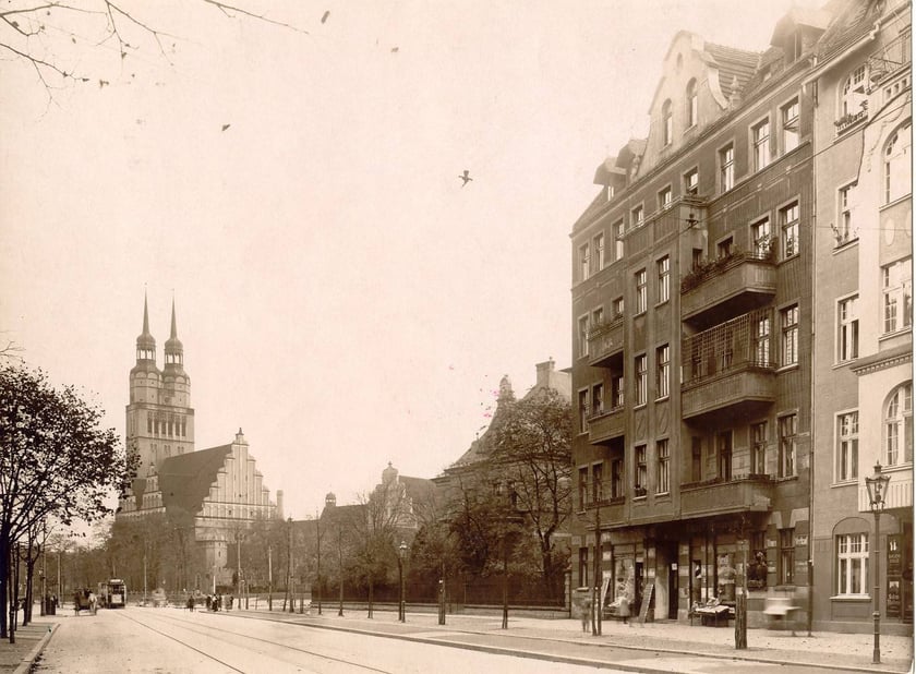 Rok 1912, kościół św. Pawła przy ul. Legnickiej. Widok w kierunku wschodnim / źródło: Muzeum Architektury we Wrocławiu / fotopolska.eu