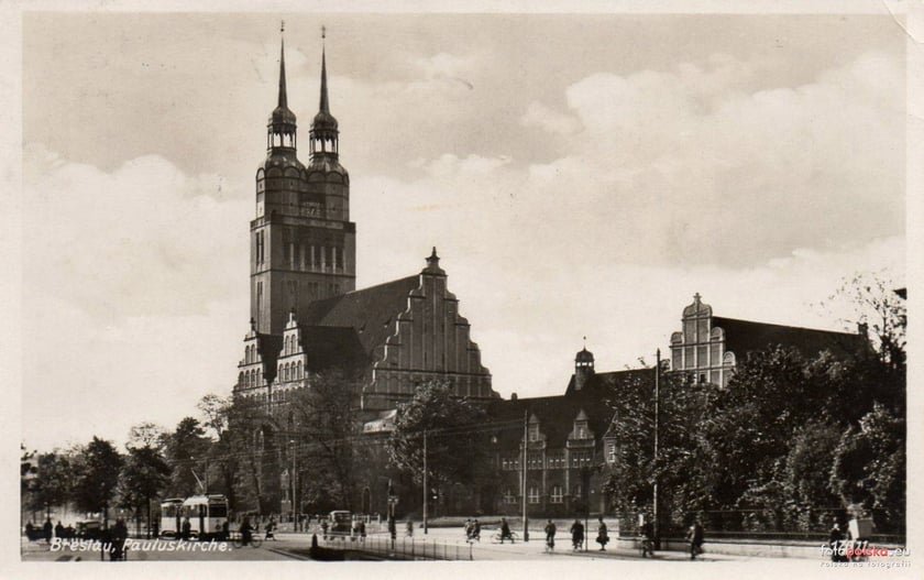 Lata 1939-1943, kościół św. Pawła widziany ze skrzyżowania ulicy Legnickiej z Bolesławiecką / źródło: fotopolska.eu